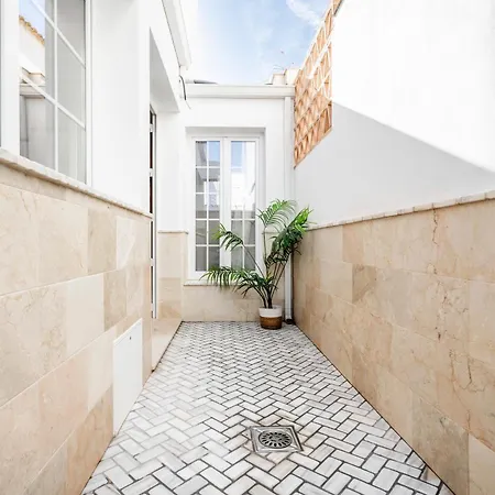 Cornise Apartman *