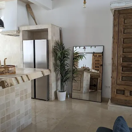 Cornise Apartment *