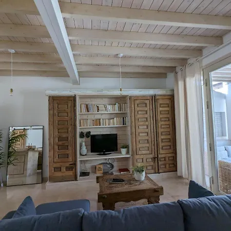 Apartment Cornise
