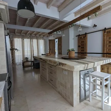 Cornise Apartment *