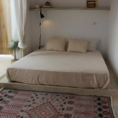 Apartment Cornise